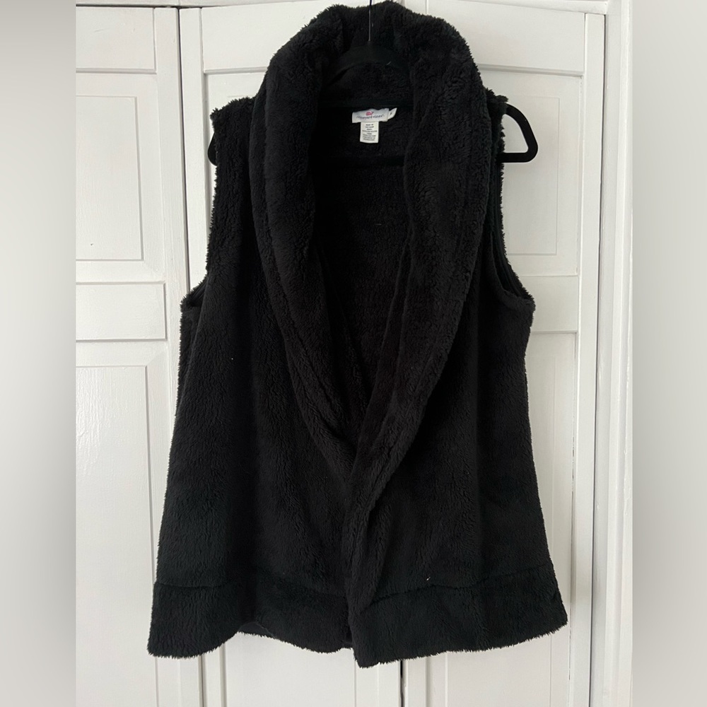 vineyard vines fuzzy black vest, size XL